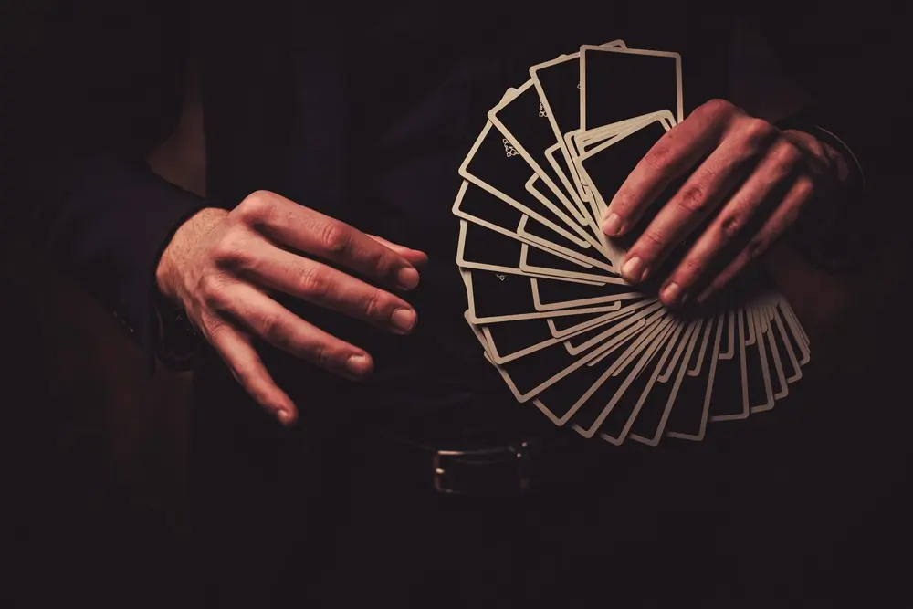 Magicien tour cartes